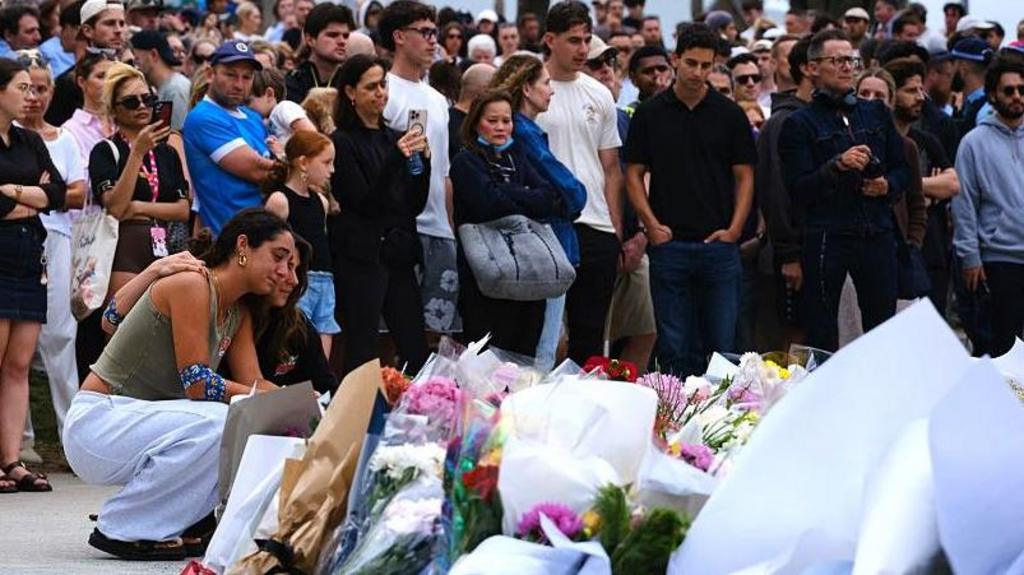 Police investigating Bondi gunmen's trip to Philippines month before shooting